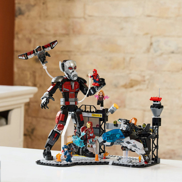 LEGO Super Heroes 76314 Kapitan Ameryka: Wojna bohaterów - Bitwa na Lotnisku