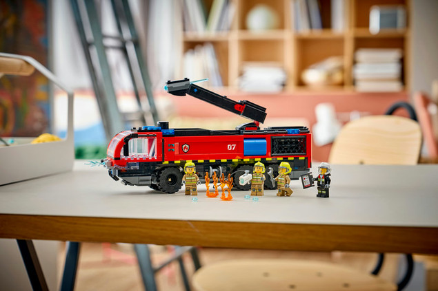 LEGO City Lotniskowy Wóz Strażacki 60499 – Akcja Ratunkowa z Armatką Wodną