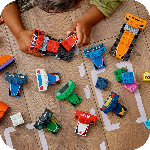 LEGO DUPLO Bolidy i Kierowcy F1 10445 Zestaw Wyścigowy dla Maluchów