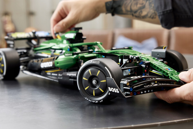 LEGO Technic 42240 Samochód F1 Aston Martin Aramco AMR25