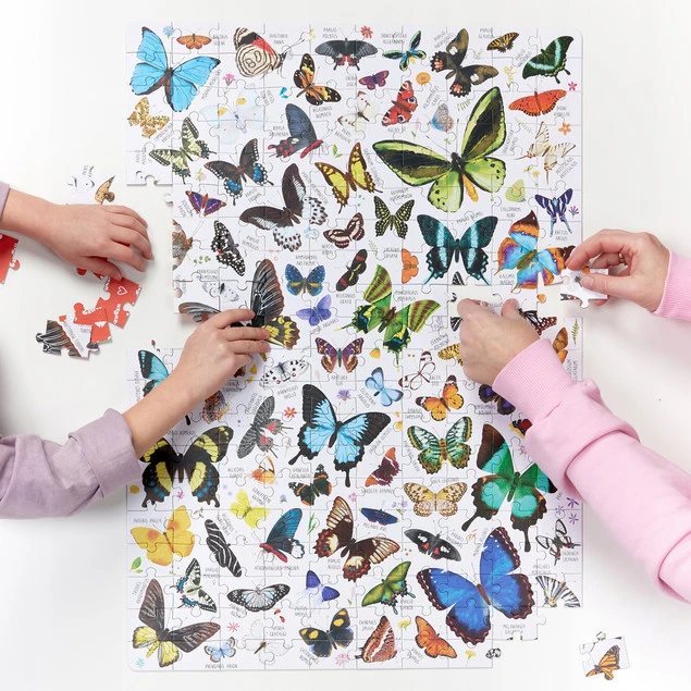 Puzzlove CzuCzu Motyle 200 elementów dla dzieci 7+ lat – widok pudełka i ułożonej części puzzli