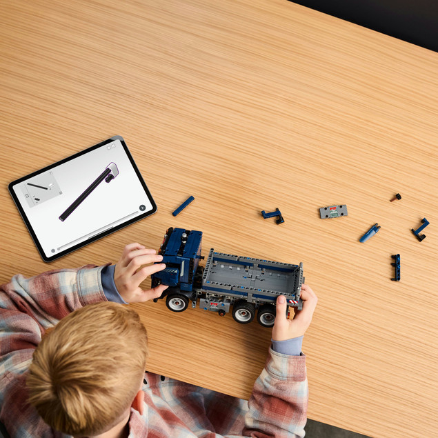 LEGO Technic Wywrotka z Przechylaną Skrzynią 42203