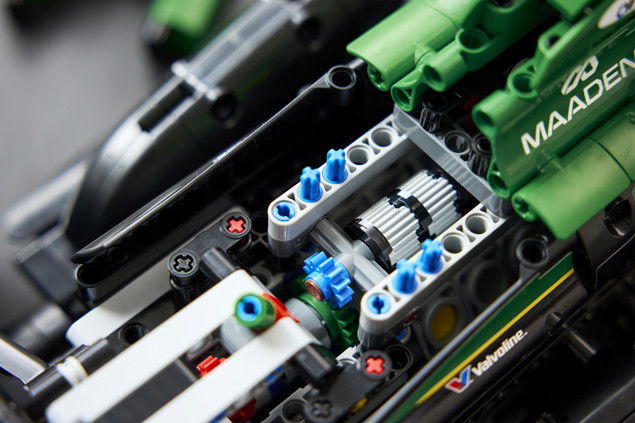LEGO Technic 42240 Samochód F1 Aston Martin Aramco AMR25