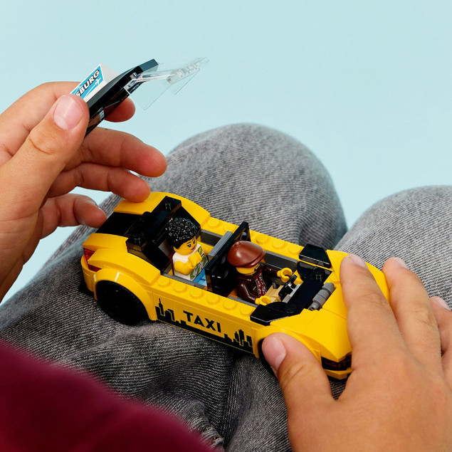 LEGO City 60487 Żółta taksówka elektryczna z minifigurkami