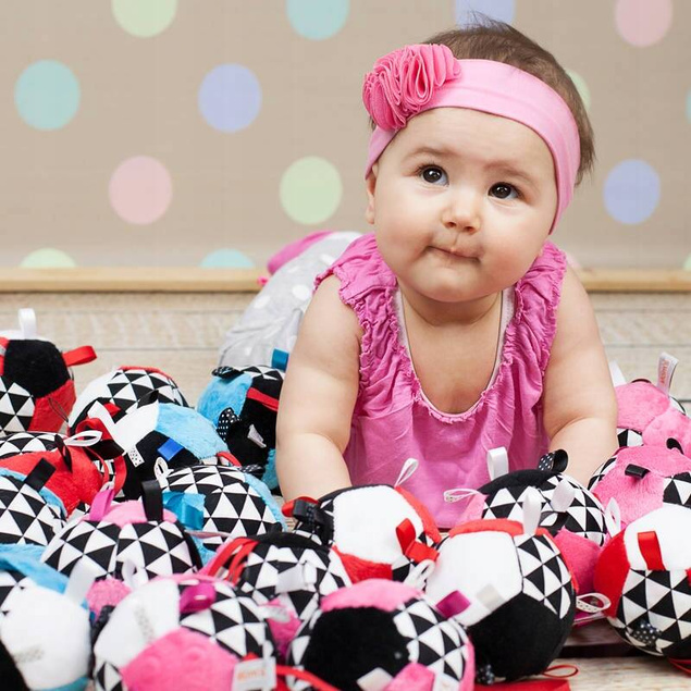 Mom's Care Piłeczka Piłka Sensoryczna Kontrastowa Pluszowa 0+ Hencz Toys
