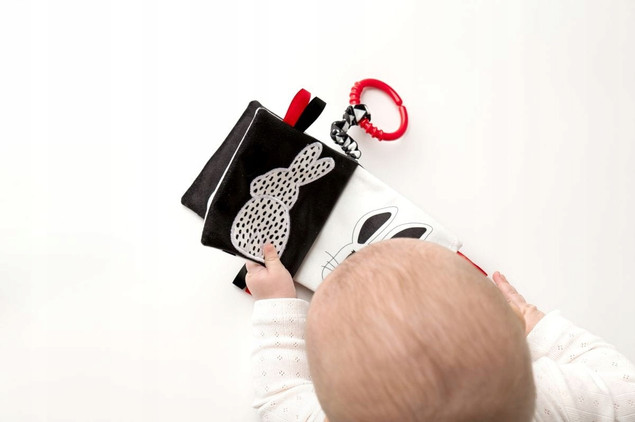 Książeczka sensoryczna Kto to? Co to? Mom’s Care – kontrastowa, edukacyjna