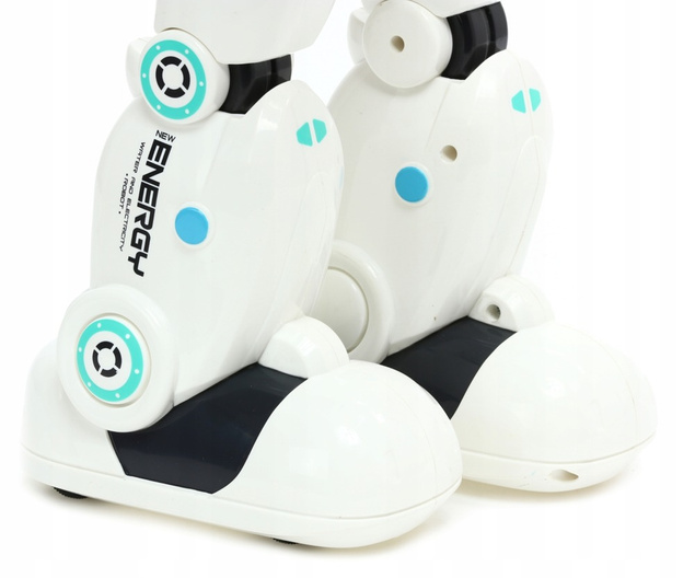 INTELIGENTNY ROBOT ZASILANY WODĄ CHODZĄCY STRZELA