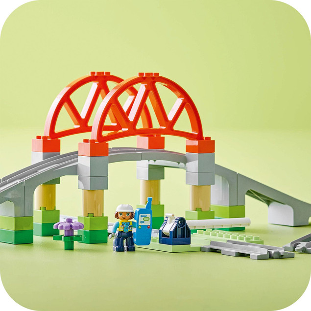 LEGO DUPLO 10426 Most kolejowy i tory – Zestaw rozszerzający dla dzieci 2+