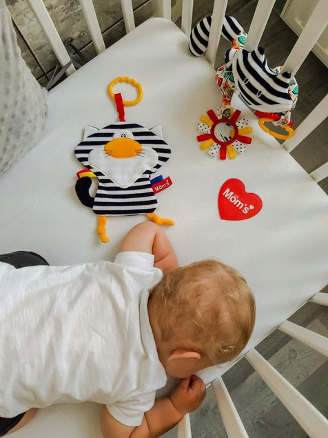 Grzechotka na wózek biało-czarna Mom's Care
