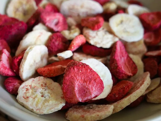 MIXIT Duże Chrupiące Owoce Liofilizowane BANAN TRUSKAWKA 160g